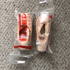 Freed B Maker Pointe Shoes 6 1/2 NWT
